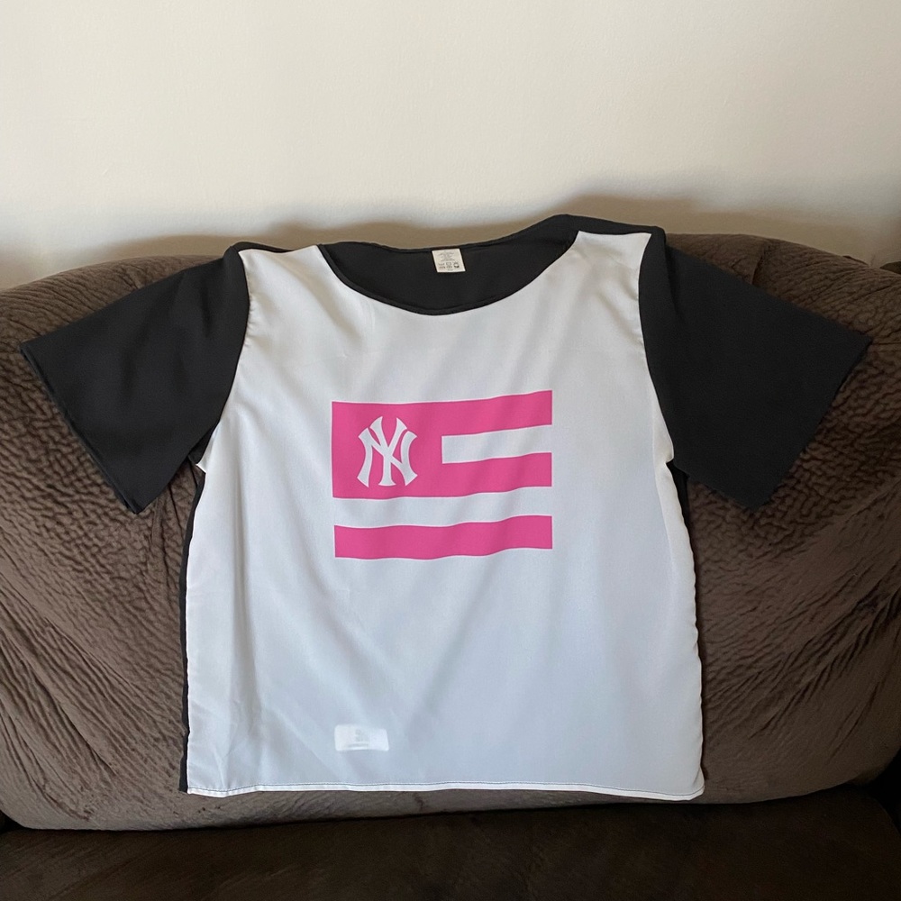 Women’s NY Yankees Shirt